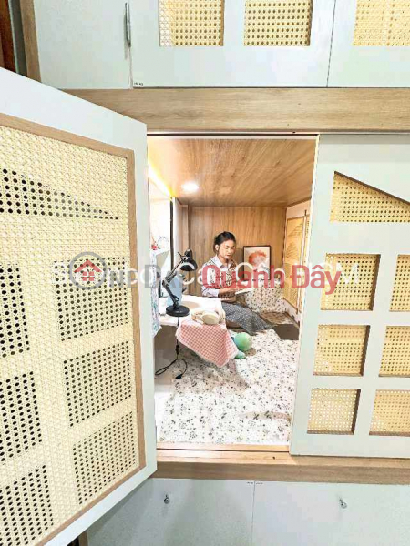 Dormitory-style sleeping pods for rent. Rental Listings (B1M7A-514219532)