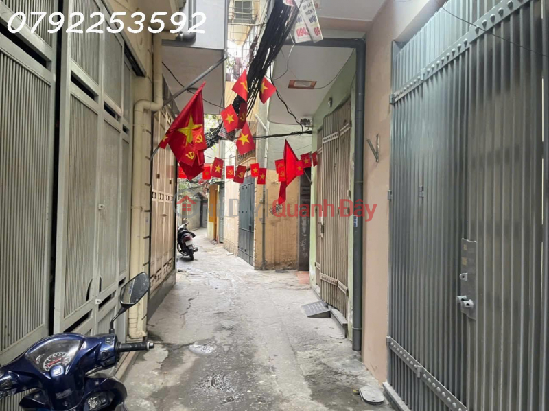 House for sale on De La Thanh Street, Dong Da District. Area 49-52m² x 5 floors. Frontage 4.2m. Selling price 9.5 billion VND., Vietnam | Sales | đ 9.5 Billion