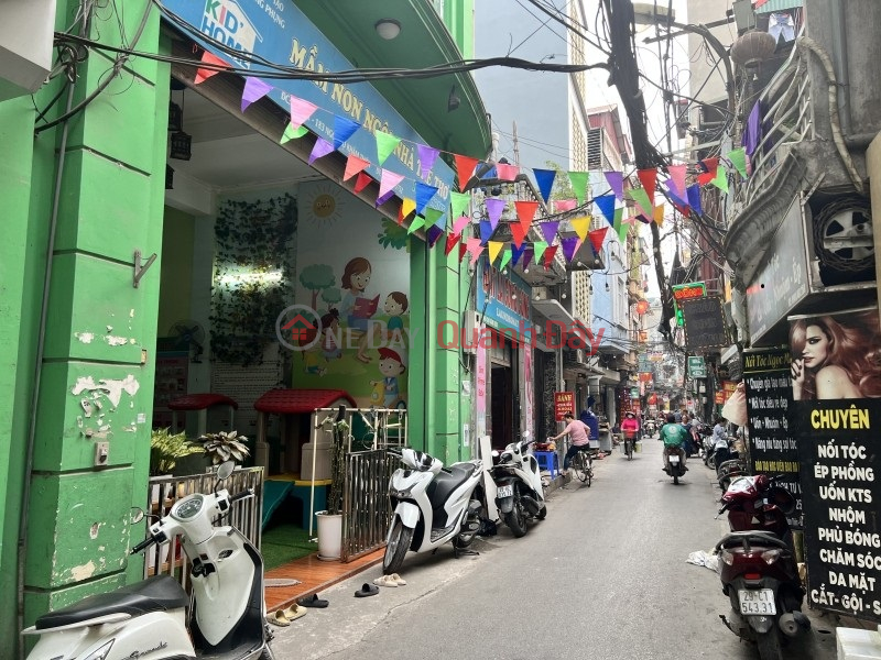 The owner sent the house for urgent sale, lane 322 Kham Thien Market, Dong Da, 30.3m2, 3 floors, MT4m, 2.85 billion Vietnam, Sales đ 2.85 Billion