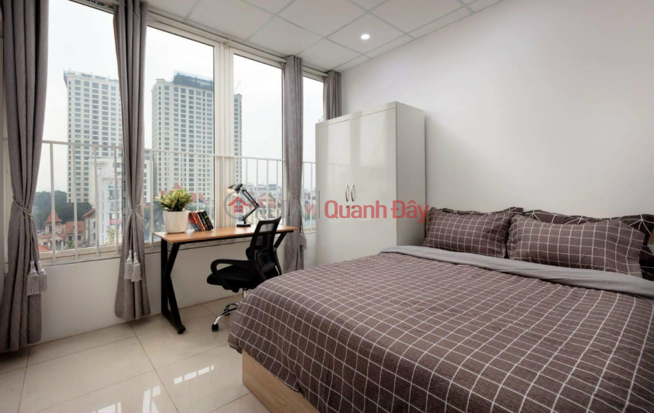 đ 8.5 Million/ month, Owner rents out 2 bedroom apartment in Au Co, Tay Ho. Lots of light and airy.