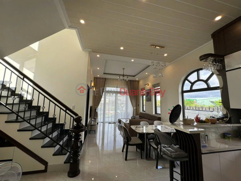 đ 14.5 Billion, Villa with garden for sale, 4 bedrooms, Ngo Tat To Street, Ward 8, Da Lat.