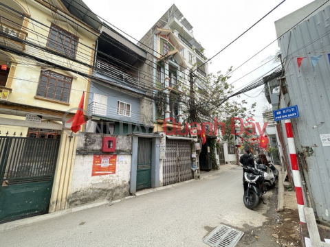 Gia Quat house for sale. 40m x 4 floors, car access, corner lot for business, only over 6 billion, negotiable. Contact 0936123469 _0