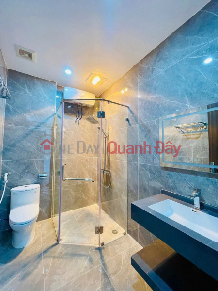 đ 8,9 tỷ, Nhà sân cổng riêng Thiên Lôi, 141m 4 tầng mới tinh, ngõ ô.tô, Giá 8.9 tỉ