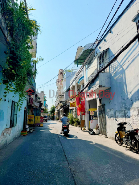 đ 3.5 Billion | 5M CAR ALley - Right on Le Van Quoi - BEAUTIFUL NEW HOUSE 2 STORIES - 32M2 - CLOSE TO THE FRONT - OPENING TO VAN CAO - BINH