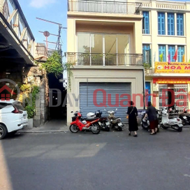 House for rent at 37 Hang Giay, area 108m2 x 3 floors, next to Dong Xuan market, convenient for many types of business. _0