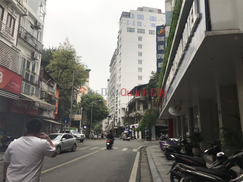 The owner is renting a whole house with business premises on Nguyen Truong To street, Ba Dinh | Vietnam, Rental đ 85 Million/ month