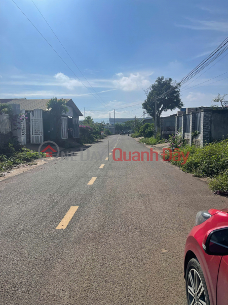 3300m2 of land for sale on a paved road near R'chai Phu Hoi football field, Duc Trong, Lam Dong. Price: 12.5 billion VND. Vietnam Sales đ 12.5 Billion