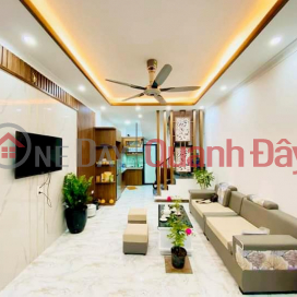 GIA ĐÌNH BÁN NHÀ CẠNH ROYACITY NGÃ TƯ SỞ PHỐ CỰ LỘC 5 TẦNG DT:30M2 SỔ ĐỎ T2:35M2 3 PHÒNG NGỦ MT:3.8M GIÁ:4.35 _0