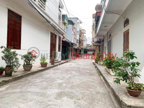 THE OWNER SENT to sell a beautiful plot of land and give away a house C4, AN THAI street, BINH HAN, HAI DUONG city. _0