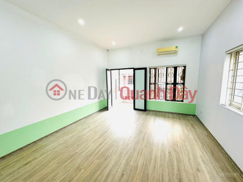 Owner renting out a newly renovated house, 97.2m2, on Mai Phuc street, facing Southeast, with two street frontages. Price: 13 million VND\/month. _0