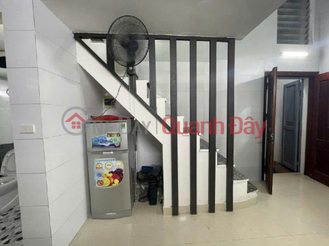 Cho thuê nhà ở nhóm 6 người nguyên căn Tam Khương - Đống Đa DT 25m2 - 3 tầng - 2 ngủ - Giá 12 Triệu (CTL) _0