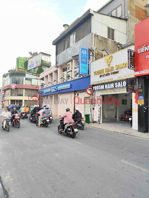 HOUSE FOR SALE ON FRONTAGE OF NGUYEN TRONG TUYEN - WARD 8 - 4.1\/20X40M - 6 FLOORS - ELEVATOR - CASH FLOW BUSINESS 80 MILLION\/MONTH _0