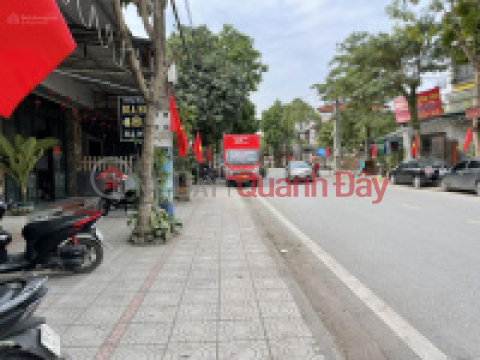 Bán lô đất Tặng nhà 2 tầng Có Diện tích 144m2 full thổ cư ( mặt tiền 8m, lưu không >40m) Mặt đường to. _0