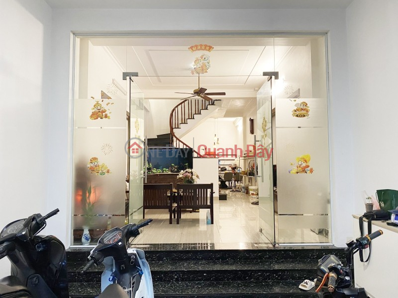 BEAUTIFUL HOUSE NGUYEN VAN CU - NEAR STREET - CAR ACCESS TO THE HOUSE - WIDE AREA - FULL FACILITIES | Vietnam, Sales | đ 16.5 Billion