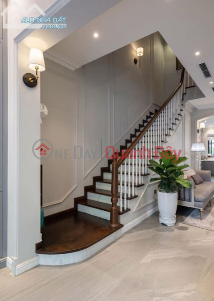 Prime commercial space on Phan Xich Long street, 4*20 meters, 4 floors with elevator, only 26.5 billion VND. Sales Listings