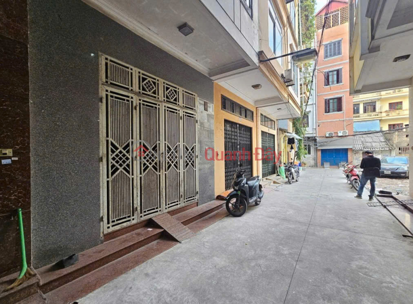 HOUSE FOR SALE ON NGUYEN CHI THANH, BEAUTIFUL HOUSE, DIVIDED IN LOT, 2 AIR WINDS, CAR PARKING AT DOOR, OFFICE BUSINESS - 5 FLOORS x 45M2, 15.7 Billion Sales Listings