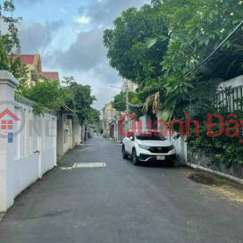House for sale in alley with 2 cars avoiding each other, p8, Vung Tau city. _0