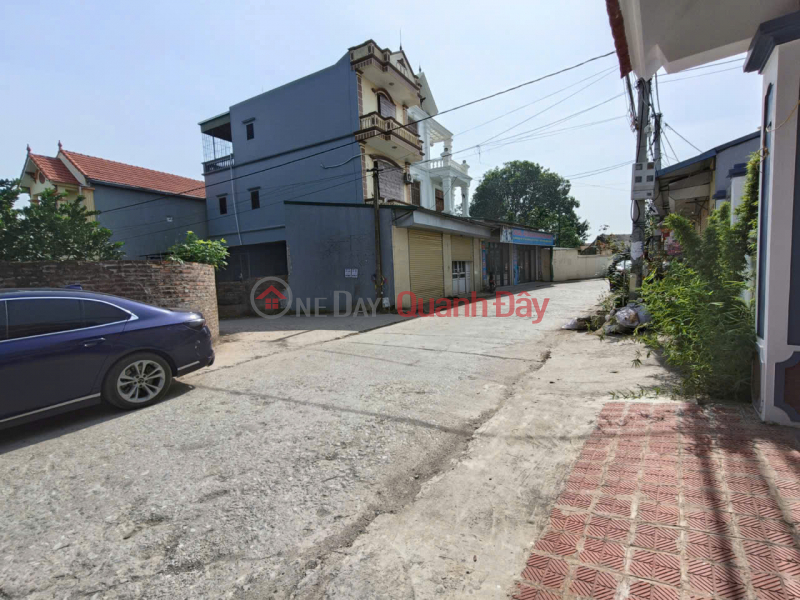 đ 2.7 Billion SELLING 108M2 CORNER LOT WITH 2 FRONTAGES. ROAD FOR 2.5 TON CARS CAN PARKING AT THE DOOR. - Area: 108m2. Frontage=Mh=7.6 - Address: Lam Dien Commune -