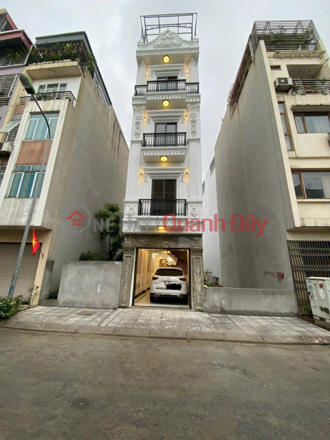 House for sale in Giang Bien with car-accessible sidewalk _0