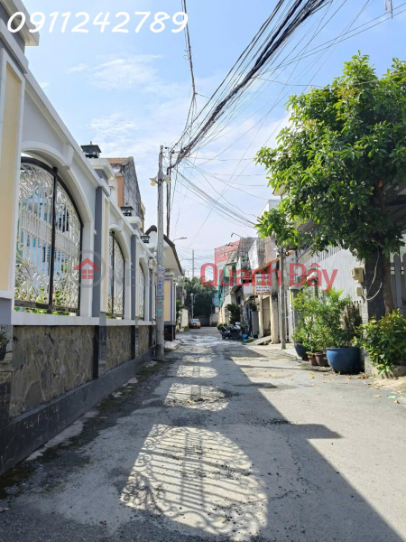 RARE AND HARD TO FIND - 2-STOREY HOUSE WITH COMPLETED LAND RIGHTS - CAR ALLEY ON NGUYEN DUY TRINH, DISTRICT 9 - NEXT TO A HIGH SCHOOL Vietnam, Sales đ 3.0 Billion