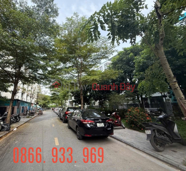 BÁN BIỆT THỰ SÂN VƯỜN NAM TỪ LIÊM – 2 MẶT THOÁNG – VỈA HÈ RỘNG – NỘI THẤT SANG TRỌNG Việt Nam Bán đ 220 triệu