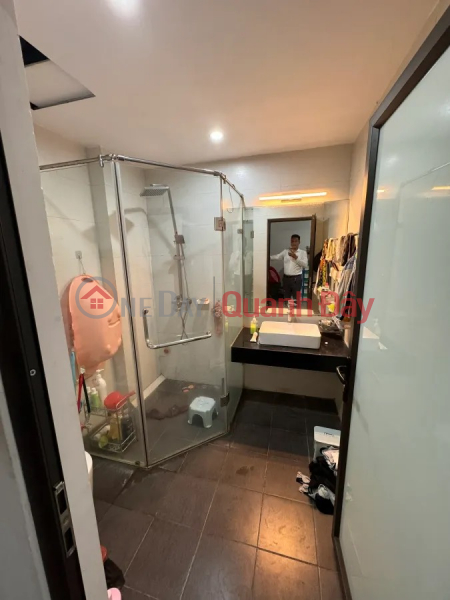 đ 10.5 Billion HOUSE FOR SALE: Lac Long Quan Area: 40m2 \\/ 6 floors \\/ MT 5m \\/ PRICE 10.5 billion