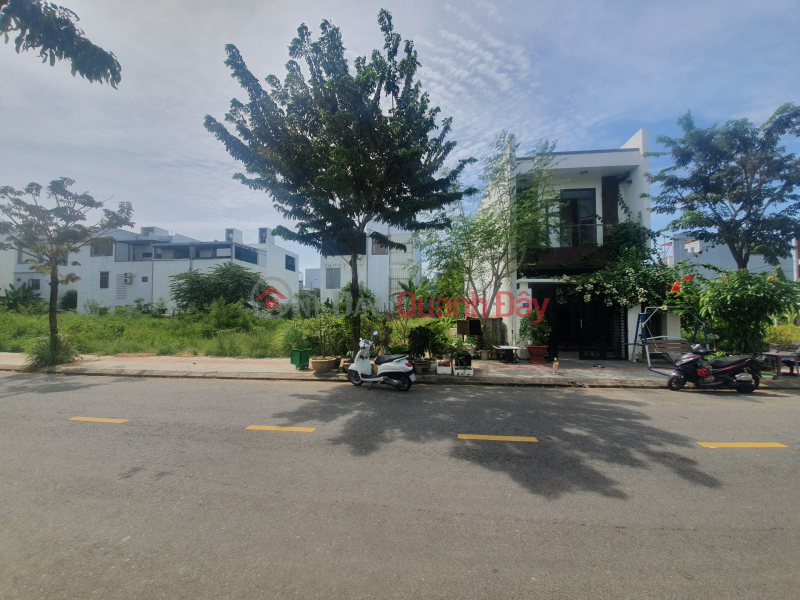 Selling 2 lots adjacent to Thanh Luong street 15, Hoa Xuan, Cam Le. Area 10x20 Dien Am Contact 0905.67.2687 Tu Sales Listings
