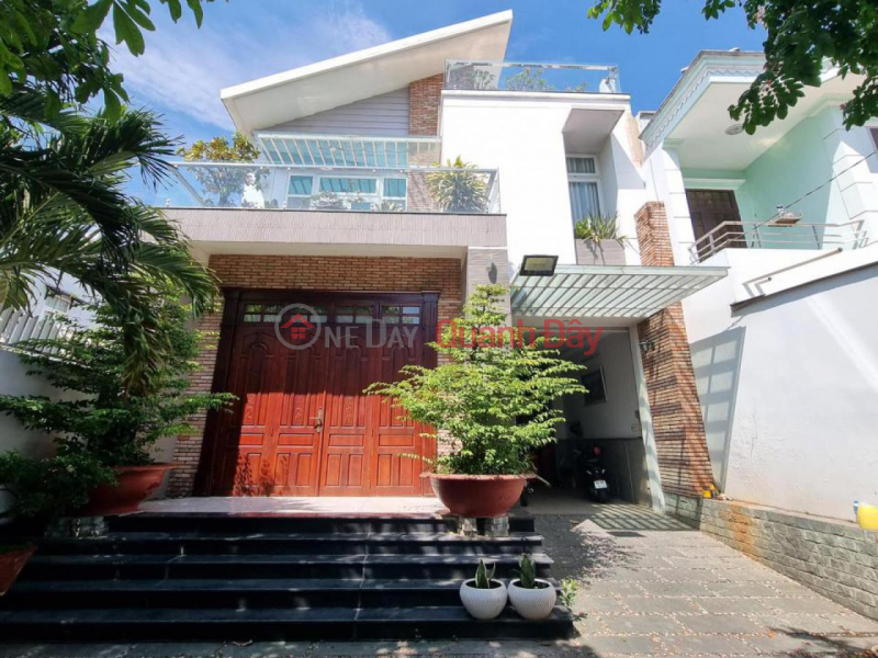 Villa for sale on National Highway 1A, Tan Thoi Nhat Ward, DISTRICT 12, 3 floors, 10m road, price reduced to 15 billion Sales Listings