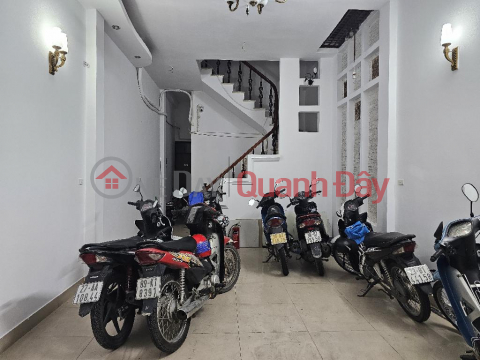 B.N THE NIGHT HOUSE 515 Hoang Hoa Tham, Vinh Phuc, Ba Dinh, Hanoi. Renovated house for rent with total cash flow _0