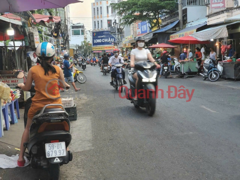 MTKD Nguyen Suy right at Tan Huong market _0