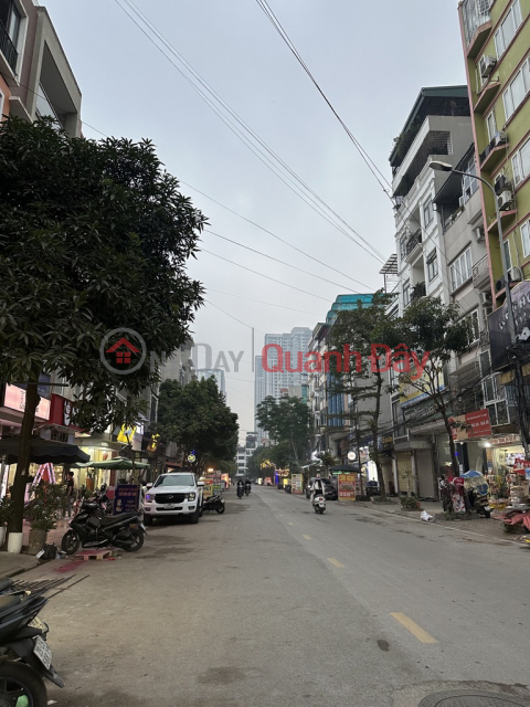 BIG ALLEY LIKE STREET - 4 LANES FOR CARS - BUSY BUSINESS FOOTBALL PAVEMENT - 6 FLOORS WITH ELEVATOR - SMART ELECTRICAL SYSTEM _0