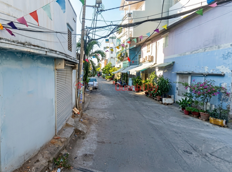 [D2469*] Square plot of land in a car-accessible alley next to Tan Son Nhat Golf Course, price 8.x billion VND. Vietnam, Sales | đ 8.2 Billion