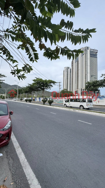 BÁN NHÀ 2 TẦNG MẶT TIỀN ĐƯỜNG PHẠM VĂN ĐỒNG - VĨNH HOÀ NHA TRANG 6TY2 Niêm yết bán