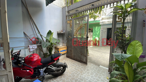 Owner needs to sell house, grandparents are living there so brokers who want to connect can do so, new house, new age _0