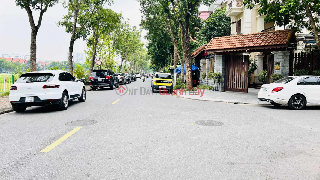 Biệt thự khu đô thị Việt Hưng, 240m x 4 tầng, mặt tiền 13m, khu vực cực sầm uất, kinh doanh ngày đêm Niêm yết bán