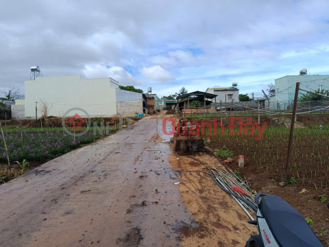 LAND FOR SALE BY OWNER - GOOD PRICE. OWNER NEEDS TO SELL QUICKLY. BEAUTIFUL PLOT OF LAND at Alley 52 An Duong Vuong, Gia Lai. _0