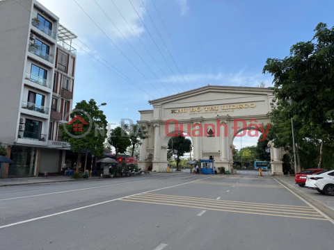 3-sided garden villa with open view of LIDECO Urban Area park _0