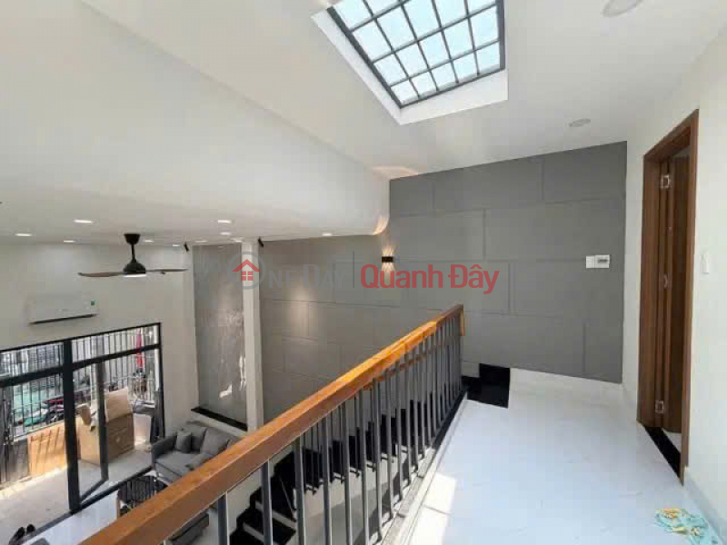 đ 4.6 Billion Beautiful house in the heart of Binh Thanh District - right at the Hang Xanh intersection.