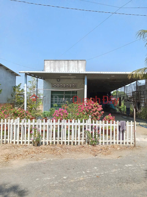 BEAUTIFUL HOUSE – GREAT PRICE – OWNER SELLING DIRECTLY Located on Tran Van Dong Canal Frontage _0