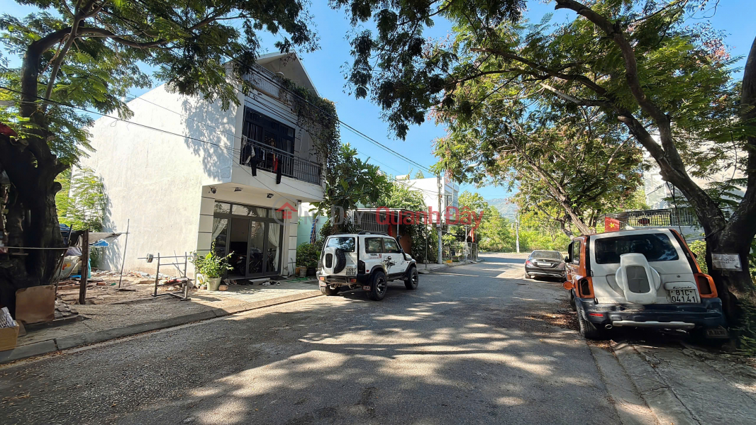 Bán nhà Tái Định Cư Đất Lành, đường nhựa 13m, đổ 2 lầu, 3 giếng trời. Có cây xanh trong nhà. Niêm yết bán