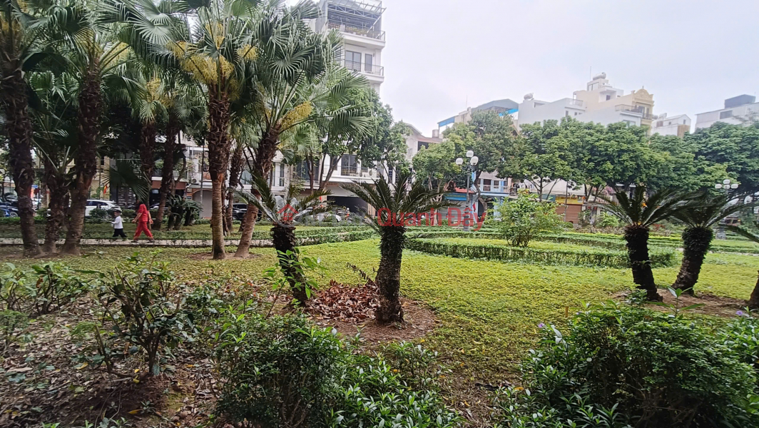 đ 40 Billion Selling an old, privately-built, 3-story house in Long Bien, near Vinh Tuy Bridge, Tram Street, Long Bien.