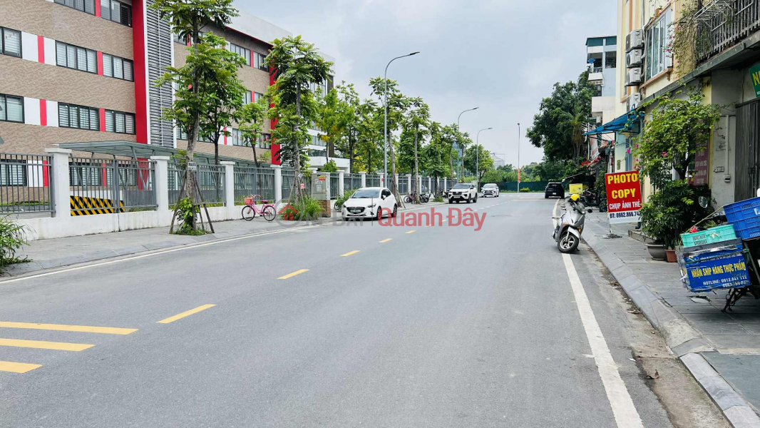 Corner house for sale in Co Linh-Thach Ban, 100m x 4 floors, 1 basement, 20m frontage, sidewalk, 3 cars can pass each other Sales Listings