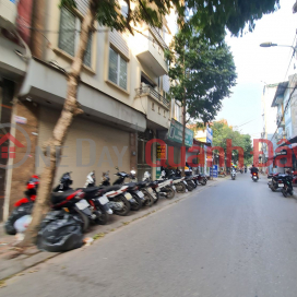 Land for sale in the center of Bat Trang, main road with no traffic congestion, 40m2, located in a bustling business area. Contact 0989894845 _0