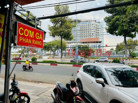 Two-storey house nearly 400m2, Dong Khoi facade plummeted from 18 billion to 14.5 billion VND _0