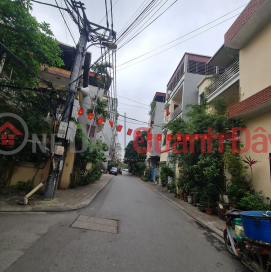 5-story house for sale in Trau Quy, Gia Lam, on a street accessible to cars, price slightly over 6 billion VND. Contact 0989894845 _0