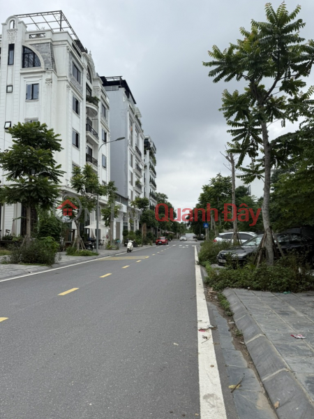 Land for sale in Ngoc Thuy, 66m2, corner lot, car access, price over 16 billion, negotiable. Contact 0936123469 Vietnam, Sales đ 16.5 Billion