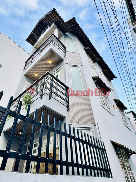 BEAUTIFUL HOUSE IN CAR ALLEY RIGHT IN THE CENTER OF NGUYEN DU STREET _0