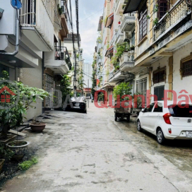 I am the owner selling a house in lane 521 Truong Dinh, Hoang Mai, 46M - 6T. Car can enter the house, I am living there. _0