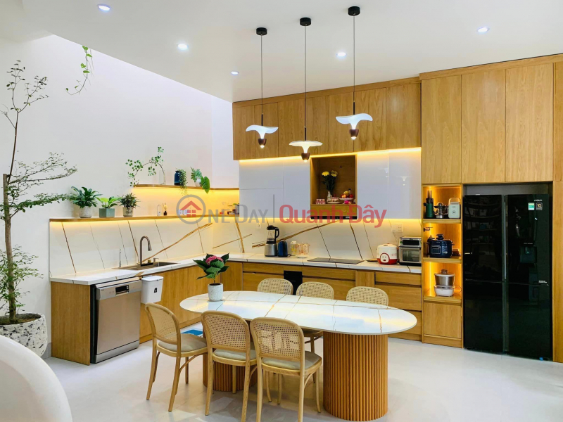 **House for sale in Ward 10, Tan Binh, 7m alley, Ni Su Huynh Lien axis (5*8),2 floors Sales Listings