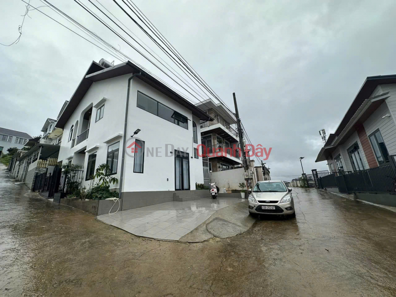 Newly built home for rent with parking space and beautiful view, price 17 million VND, located on Nam Ho Street, Da Lat, Lam Dong. Rental Listings